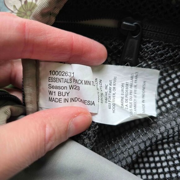 Dakine Essentials Mini Backpack 7L - Picture 8 of 9